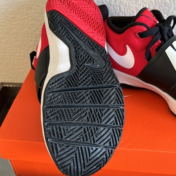 Nike Team Hustle D8 - Picture 3 of 3